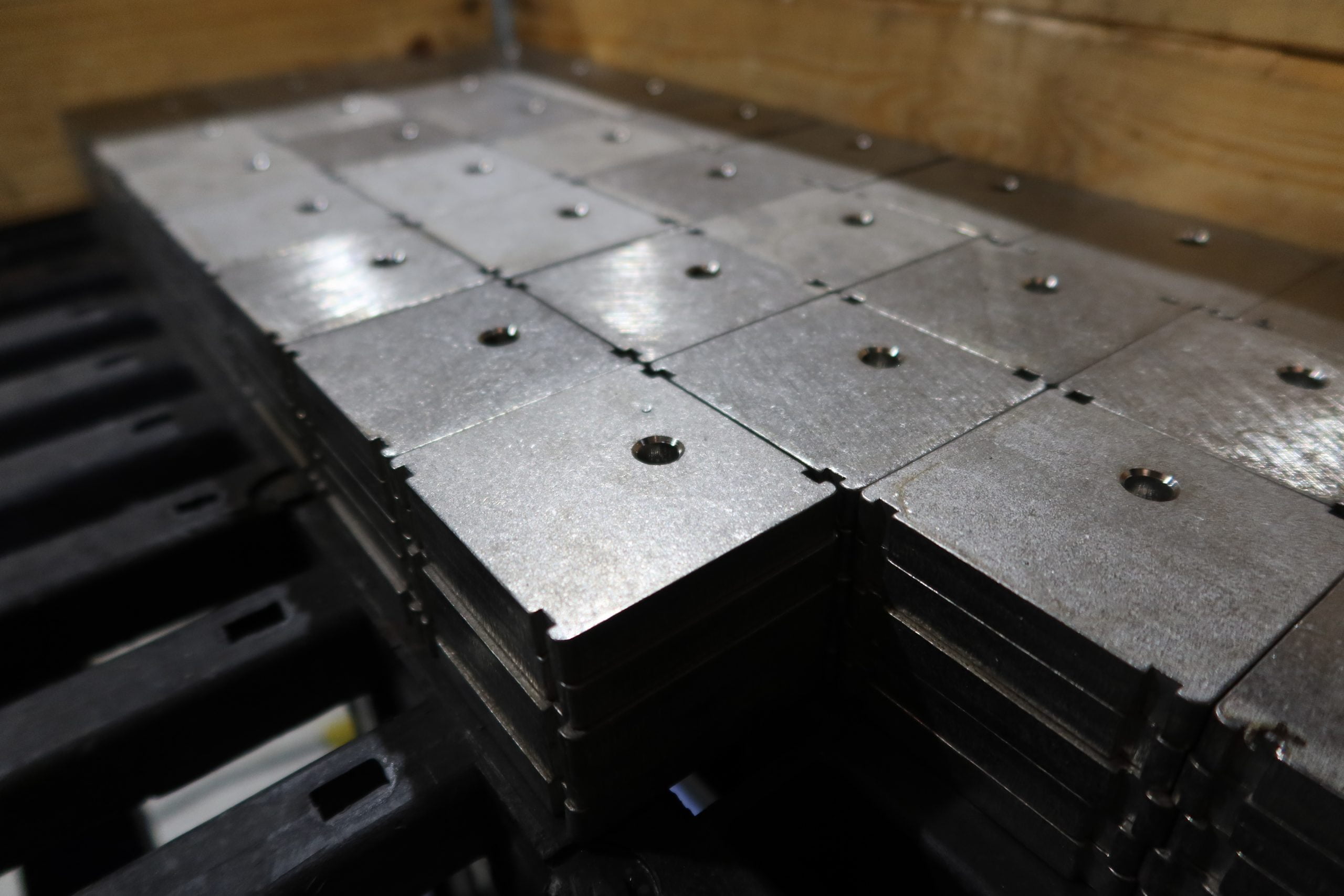 Serrated Plates Manufacturer UK